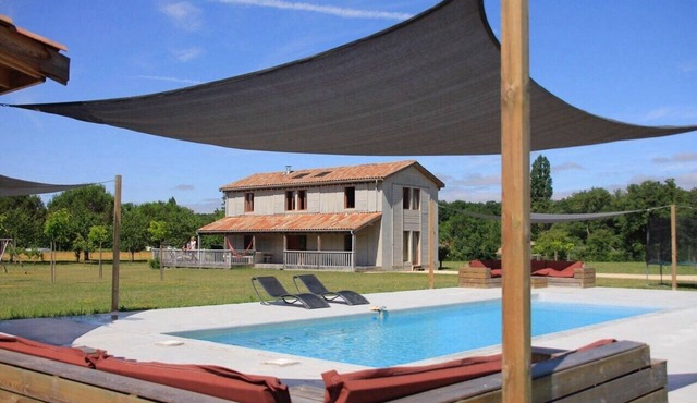 Maisons Les Ormes - lovely holiday home, spacious grounds, swimming pool