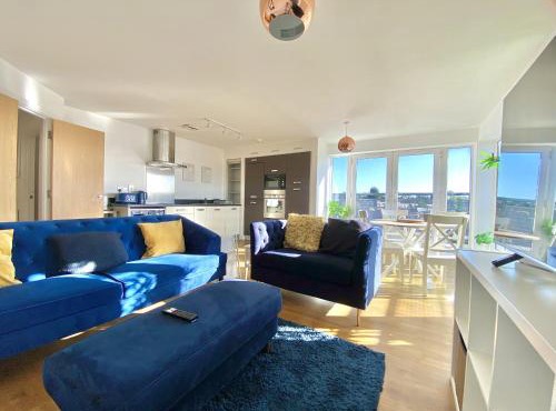 Maidenehad Spacious Spectacular and Modern 3 Bedroom 2 Bathroom Penthouse 14