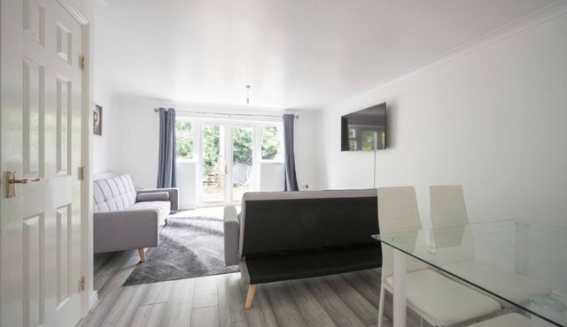 Maidstone villa 3 bedroom free parking free WiFi