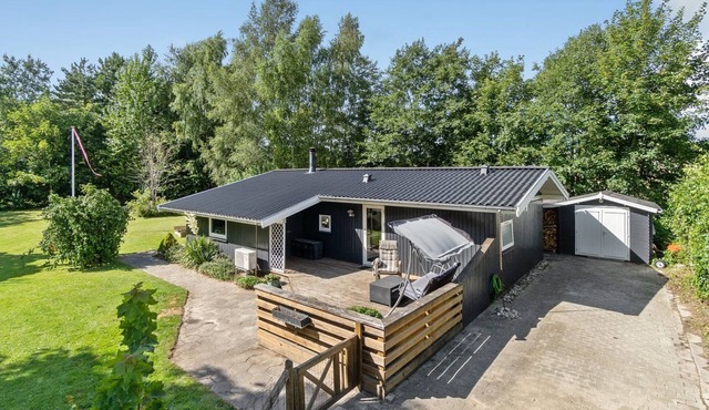 "Maiken" - 1.5km from the sea by Interhome