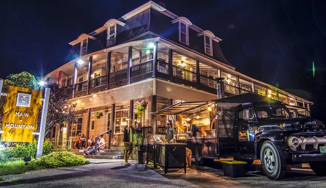 Main and Mountain Bar & Motel