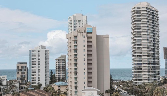 Main Beach Apartment at The Meriton