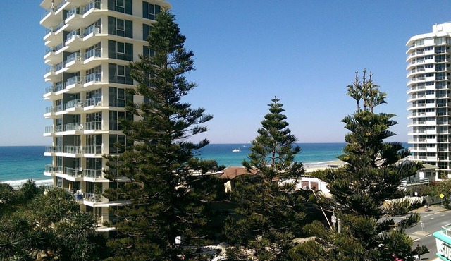 Main Beach Pde, Main Beach - Perfect holiday location