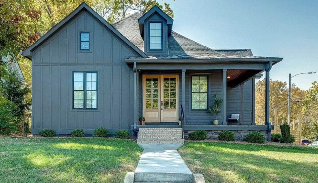*Main&Broad* Elegant 4 bedroom Downtown w/parking