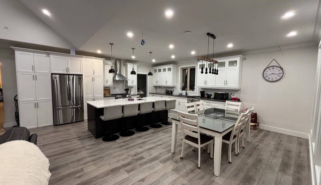 Main Chalet#1 Waterfront Sleeps 16 open concept Kitchen-Living area, 2.5 baths