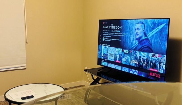 Main Floor 1 Bedroom Suite with Parking