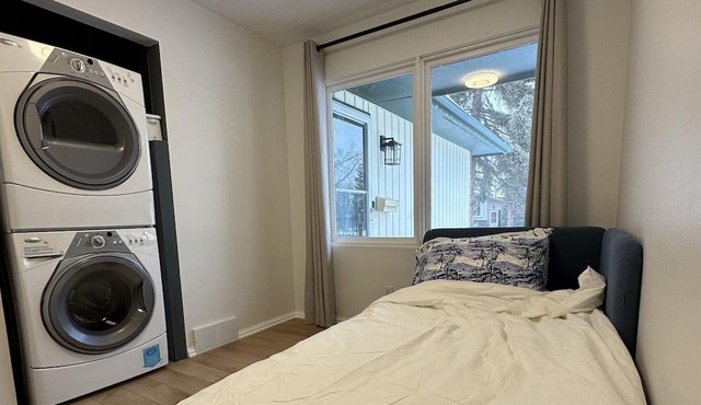 Main Floor 3 bedroom, sleeps 5-6, family-friendly.