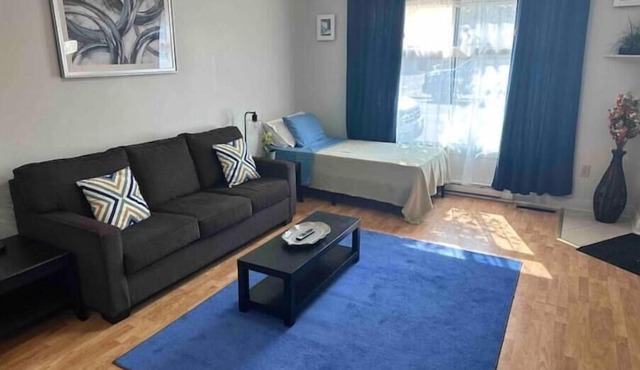 Main floor apt near airport