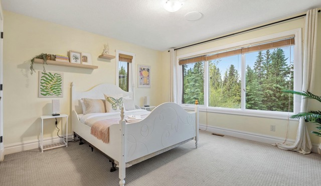 Main Floor at Serenity Eagle Stays with Parkside Bliss