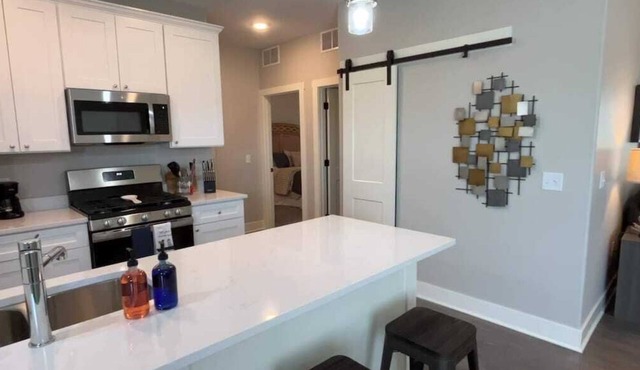 Main Floor charming 2 Bedroom Condo with King master suite in Bettendorf