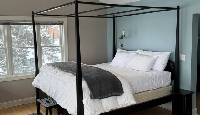 Main @ Hendrickson House