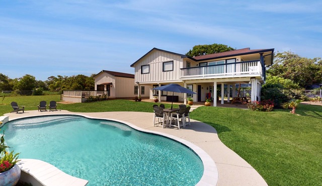 Main home with guest house & private pool
