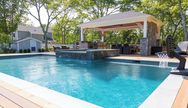 Main house and a separate apartment with saltwater pool, spa, outdoor cooking!