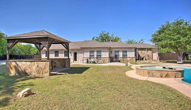 Main House · Heated Pool~Pool Table~SPA~Home Theatre~Sleeps-20