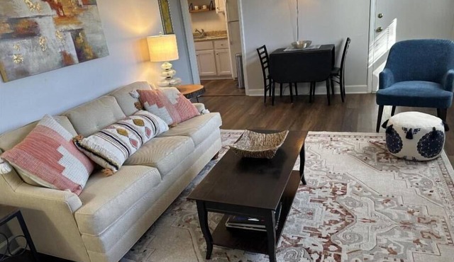 Main level 1 bedroom condo within walking distance to Village District!
