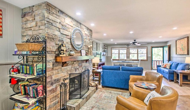 Main St Red River Ski Condo with Mountain View!