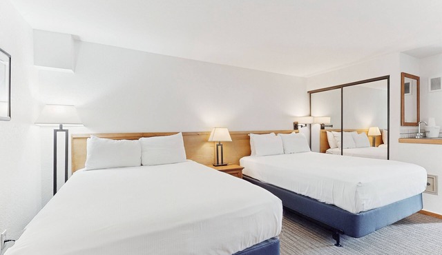 Main St. room - pool & hot tub - walk to lifts, dog-friendly, balcony