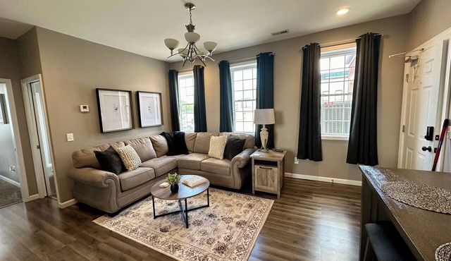 Main Street 2BR Upscale Apartment
