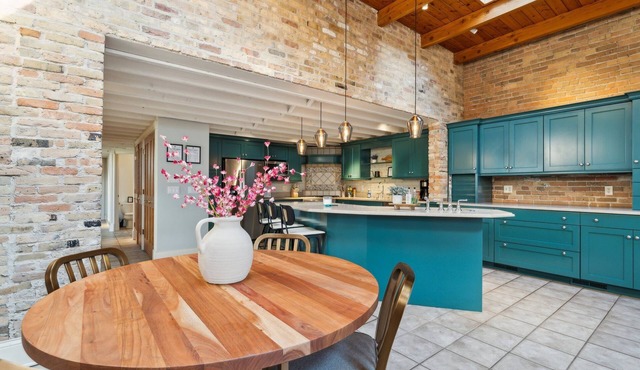 Main Street Belle, Comfort, Convenience & Downtown Views! - 3BR/3.5BA