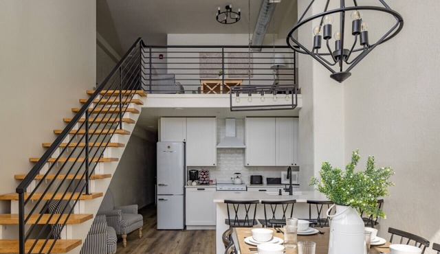 Main Street Farmhouse. City Retreat by Hollyhock