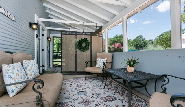 Main Street Hideaway | Cozy Cottage | Queen Bed | Hot Tub