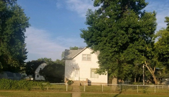 Main Street Home-Locally Owned-No Cleaning Fees-Pets Allowed