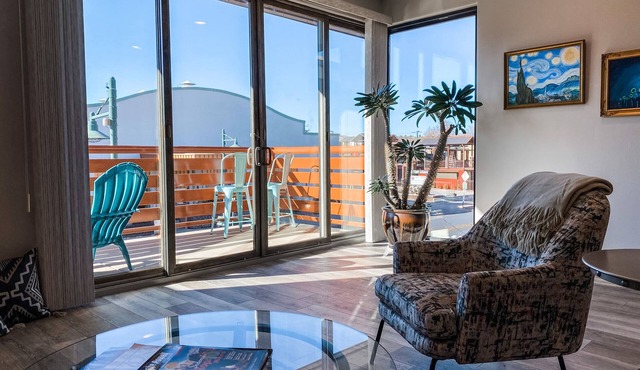 Main Street Loft/Luxury 2nd Floor 1100 sq ft Condo
