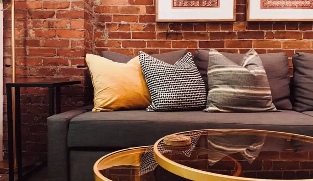 Main Street Lofts - Deluxe suite with balcony