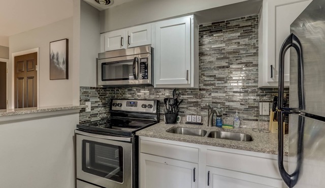 Main Street Luxury 1 bedroom apartment