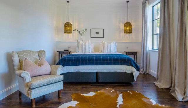 MAIN STREET RETREAT - King BRs, Comp Minibar, Breakfast Prov, Fireplaces