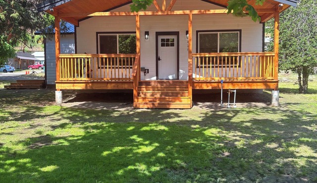 Main Street Retreat! Charming 3 Bedroom House in the heart of Riggins!