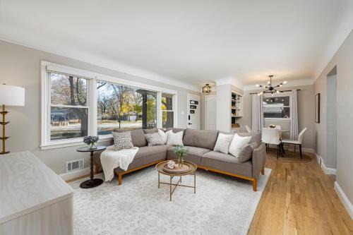 Main Street Retreat Hot Tub Sleeps 8