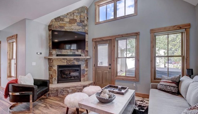 Main Street Retreat: Spacious 2BR townhome in Breckenridge with views, sleeps up to 8 guests.