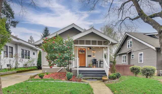 Main Street Retreat! Urban Cottage in Vancouver