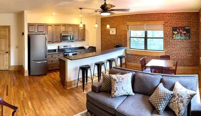 Main Street Retreats 103 Brand New Downtown Apt 103