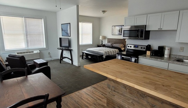 Main Street Suite. Vacation & Short Term Rental