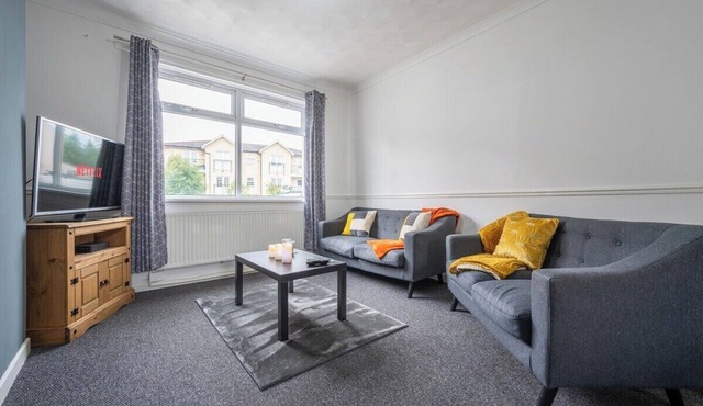 Maindee Parade by Tŷ SA