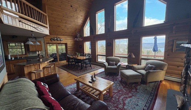 Maine Peaks & Lakeside Properties