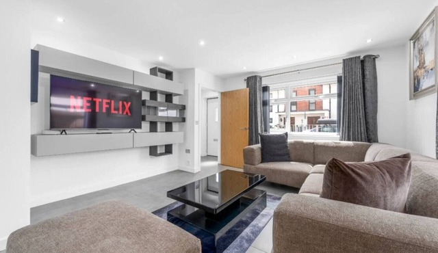 Maine place luxury home in Manchester, Sleeps 6