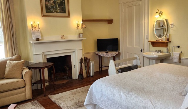 Maine's Best Kept Secret, Room 2: Spotless Excellence & Farm-Fresh Breakfast