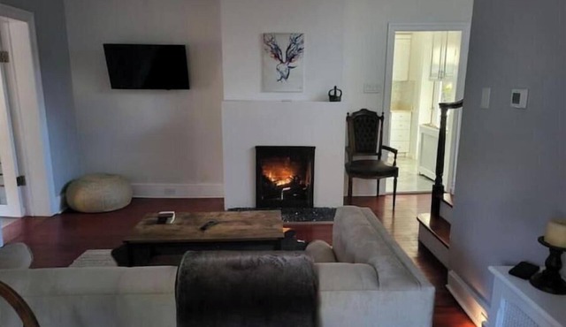 Mainline Retreat with view 3 bdrm private home