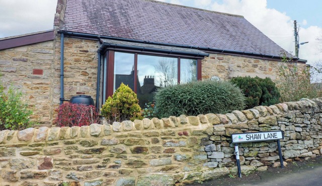 MAINS COTTAGE, pet friendly, with open fire in Ebchester