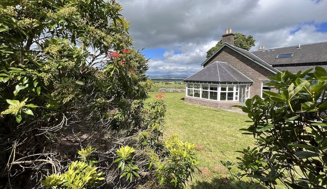 MAINS OF FOFFARTY, pet friendly, country holiday cottage in Glamis