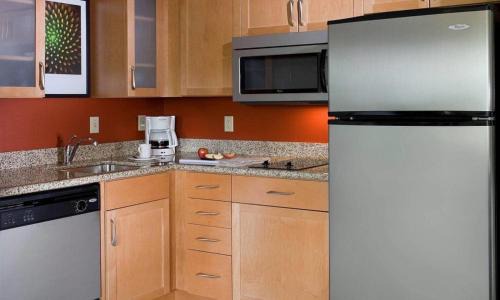 MainStay Suites Appleton Airport - Fox River Mall Area