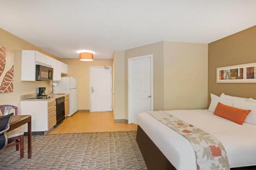 MainStay Suites Detroit Auburn Hills