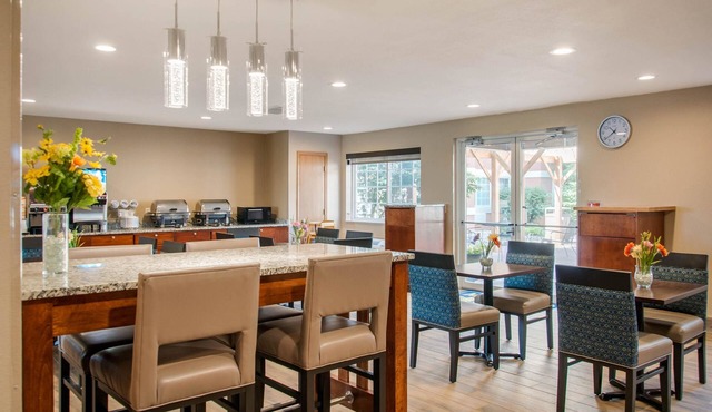 MainStay Suites Dubuque at Hwy 20