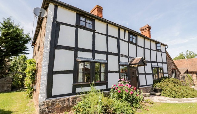 MAINSTONE HOUSE, pet friendly, luxury holiday cottage in Ledbury