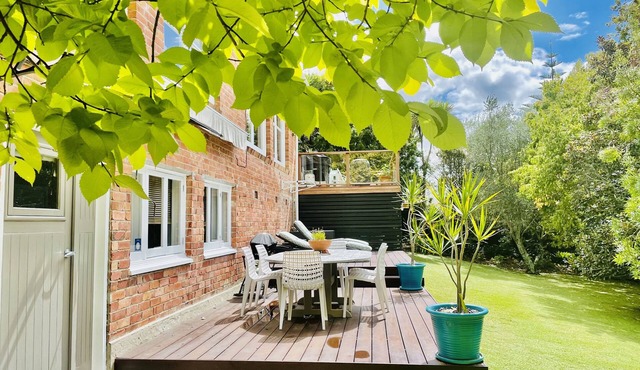 Mairangi Bay Beach Coastal Studio