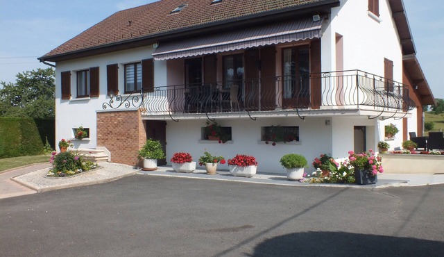 Maison Calme, au Cœur D'une Campagne Verdoyante