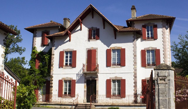 Maison de Maître 500m2,renovated, sleeps 22, center of St Etienne de Baïgorry